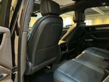 Porsche Cayenne Turbo   V8 BITURBO • SPORT CHRONO