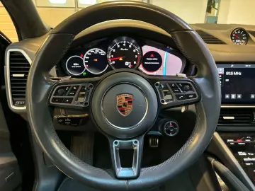 Porsche Cayenne Turbo   V8 BITURBO • SPORT CHRONO