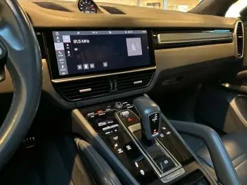 Porsche Cayenne Turbo   V8 BITURBO • SPORT CHRONO