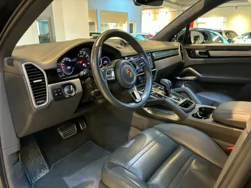 Porsche Cayenne Turbo   V8 BITURBO • SPORT CHRONO