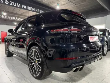 Porsche Cayenne Turbo   V8 BITURBO • PORSCHE APPROVED
