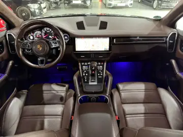 Porsche Cayenne Turbo   V8 BITURBO • PORSCHE APPROVED