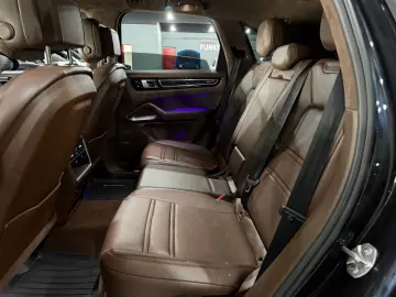 Porsche Cayenne Turbo   V8 BITURBO • PORSCHE APPROVED