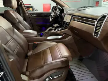 Porsche Cayenne Turbo   V8 BITURBO • PORSCHE APPROVED