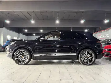 Porsche Cayenne Turbo   V8 BITURBO • PORSCHE APPROVED