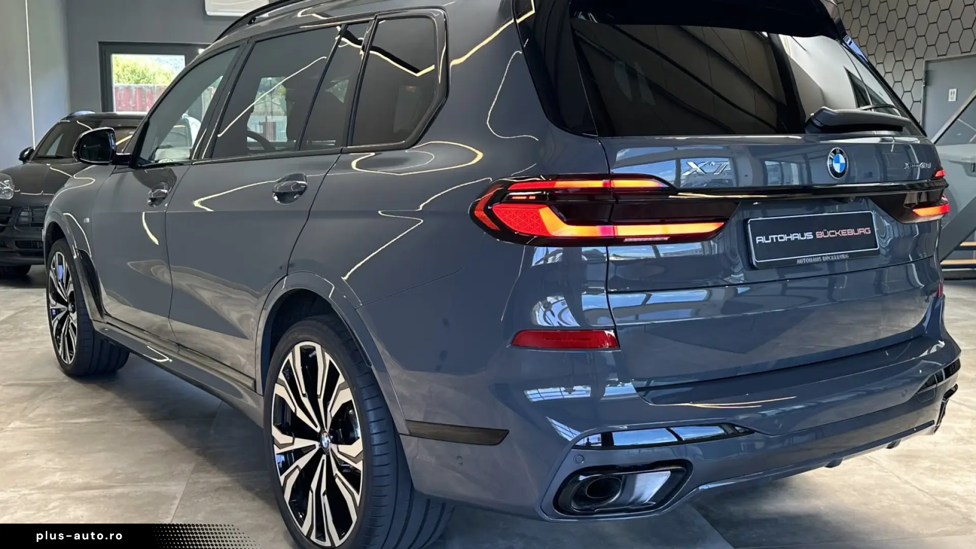 BMW X7 xDrive 40d B&W