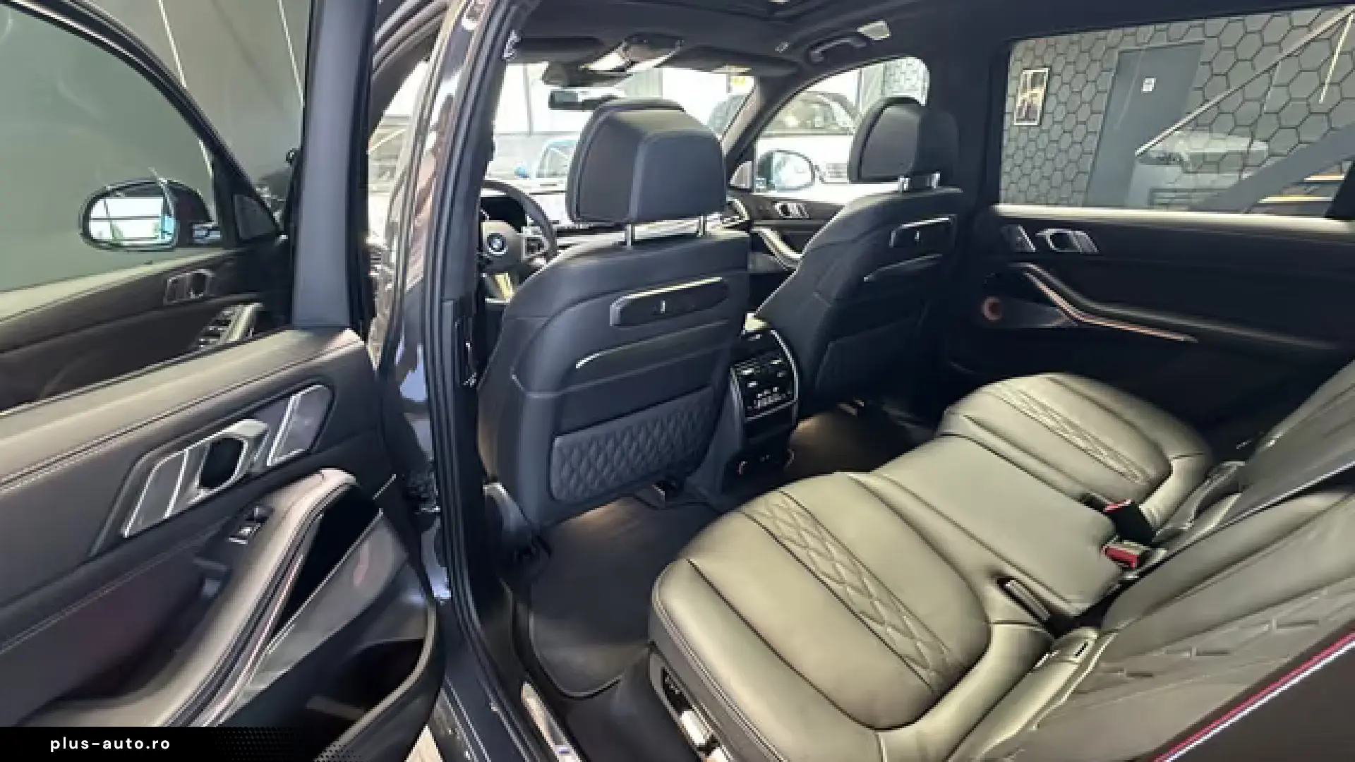 BMW X7 xDrive 40d B&W