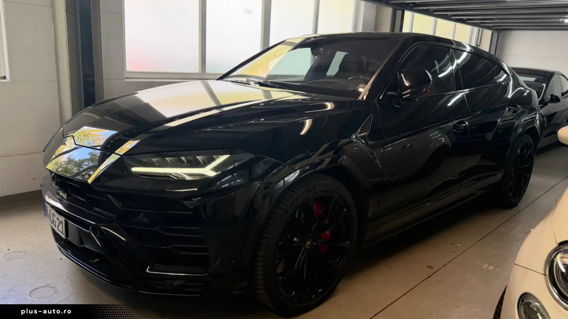 Lamborghini Urus Ponorama Head-
