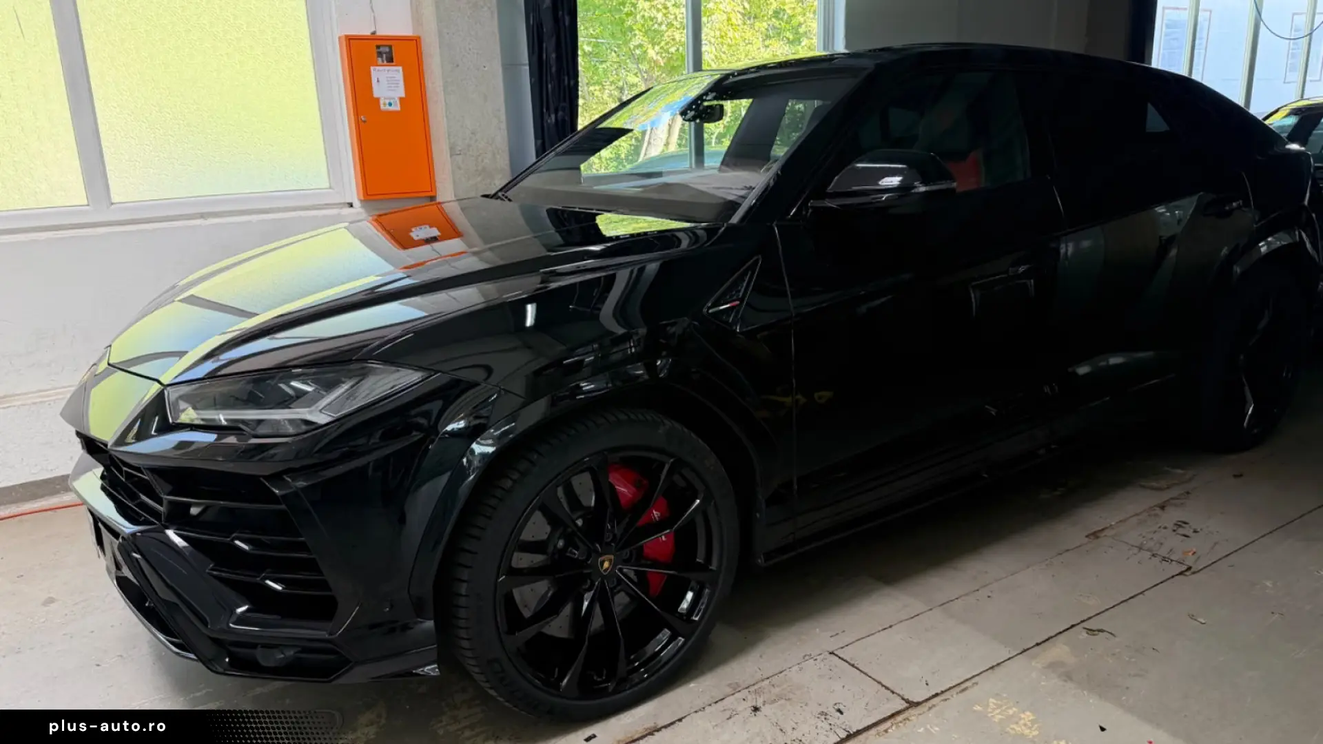 Lamborghini Urus Ponorama Head-