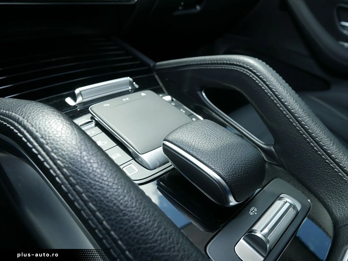 MERCEDES-BENZ GLE 300 d 4M AMG MultiBeam LED Night AHK PANO