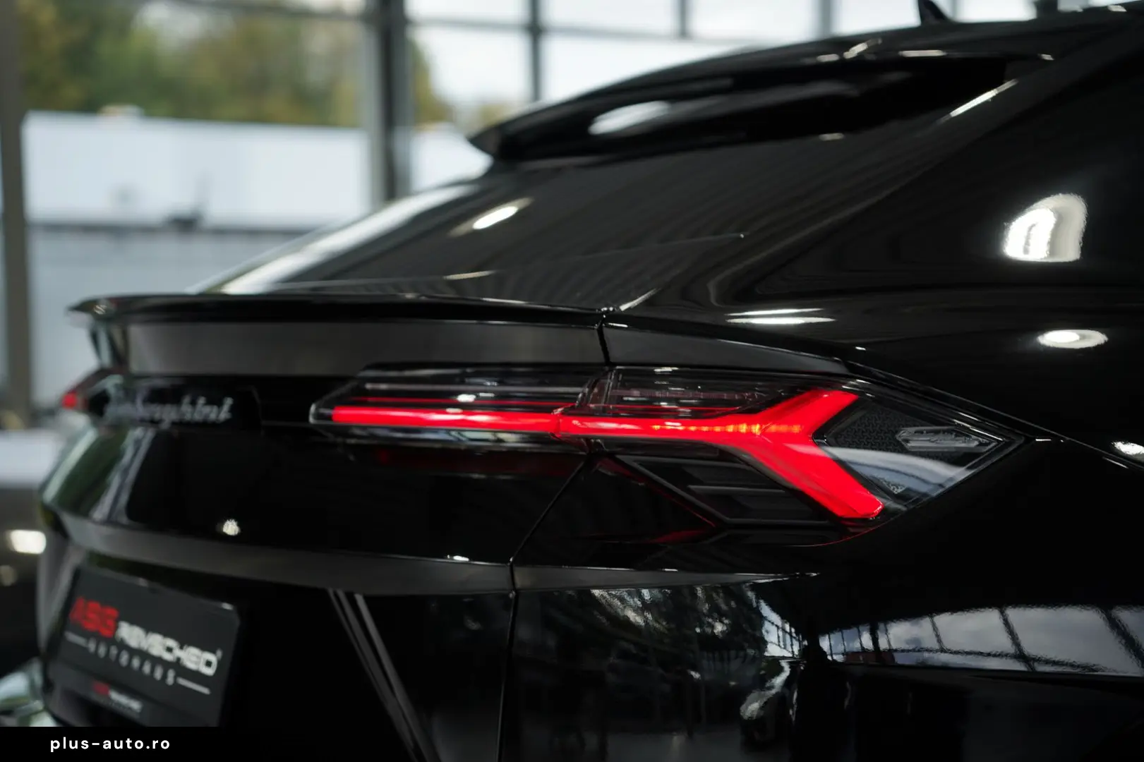 LAMBORGHINI Urus S