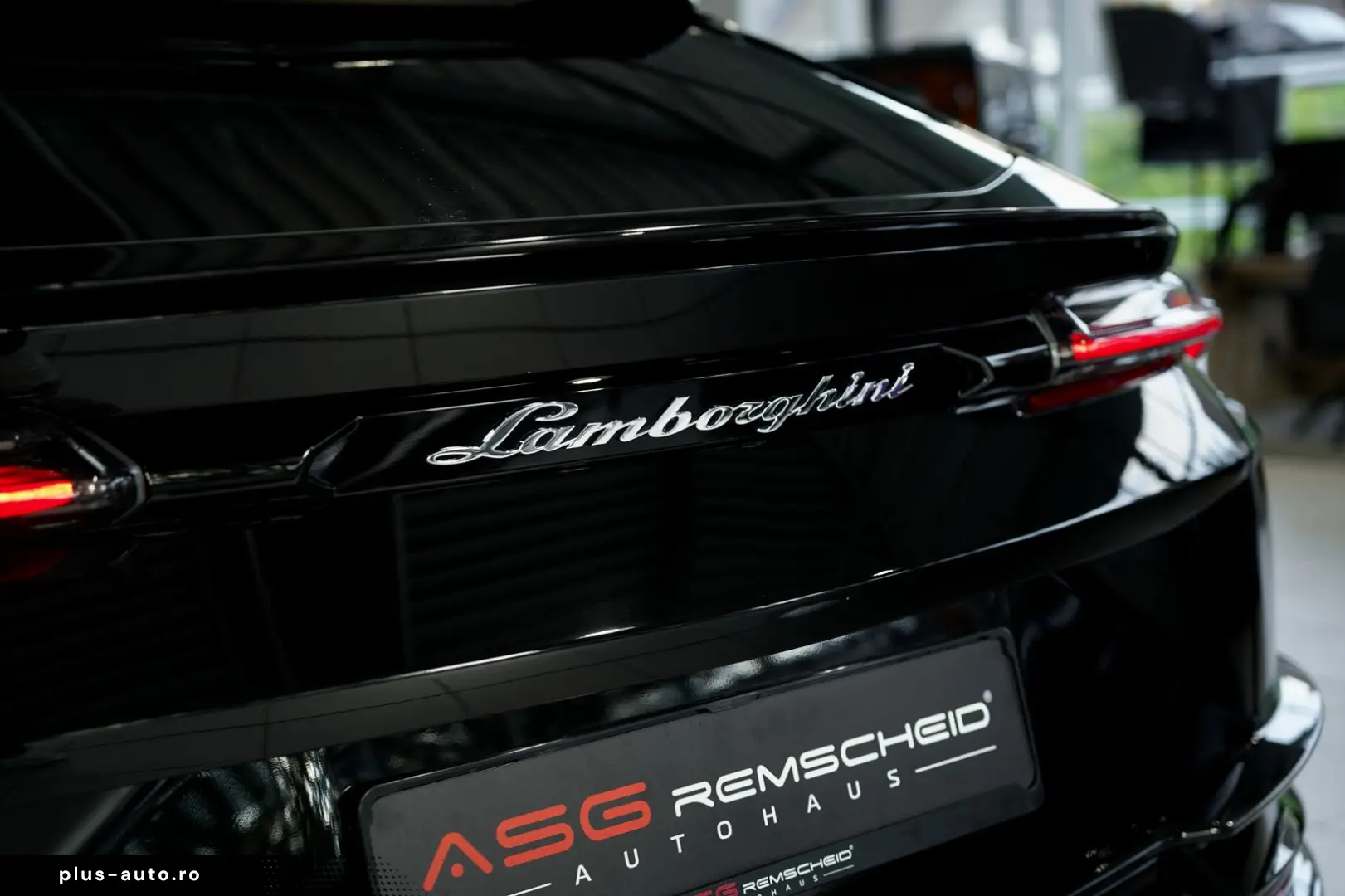 LAMBORGHINI Urus S