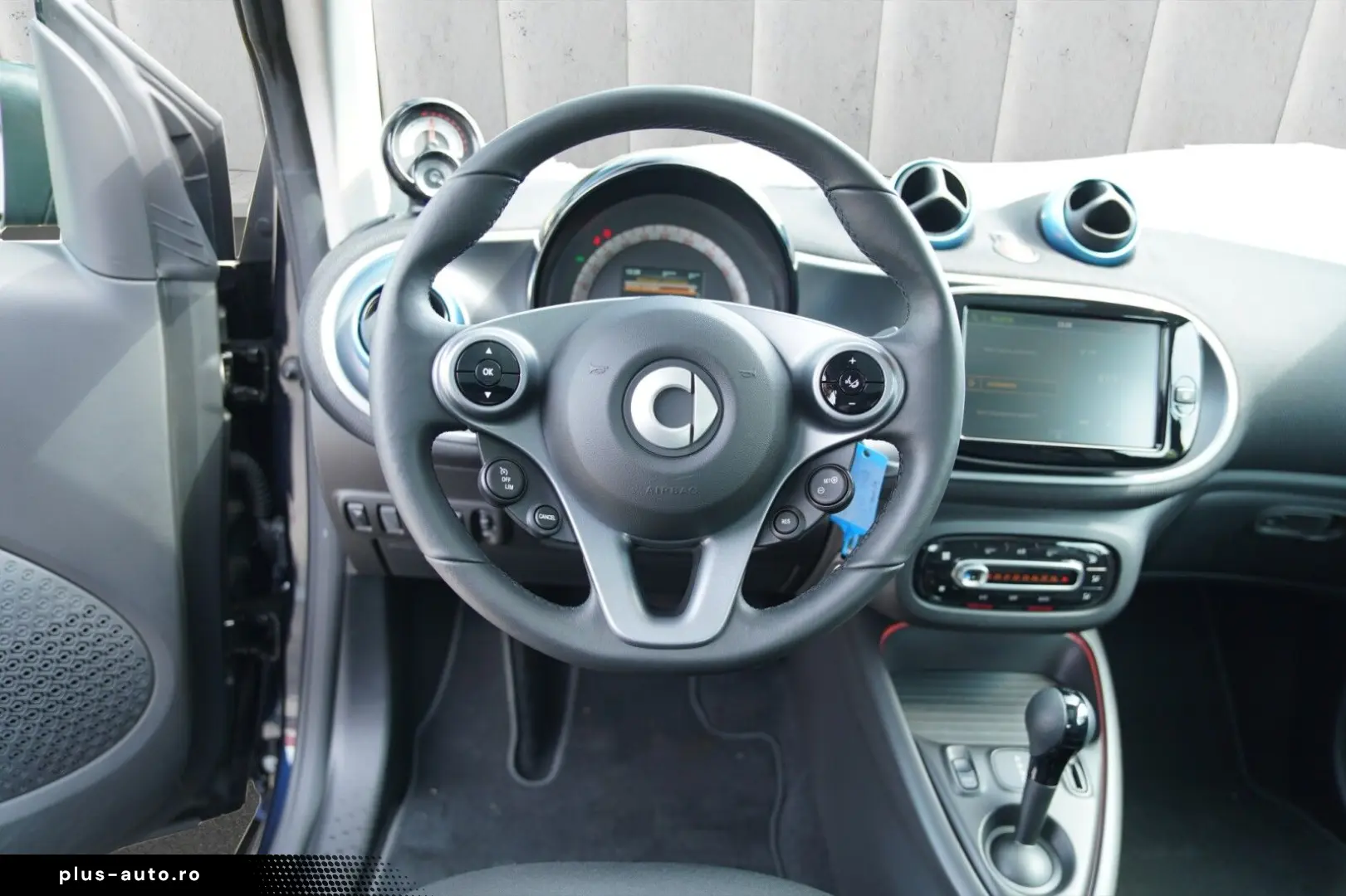 SMART smart EQ fortwo Bordlader Pano LM Felgen Pano LE