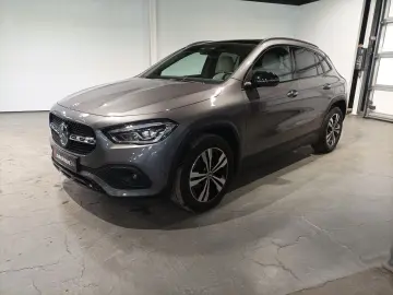 MERCEDES-BENZ GLA 200 d Progressive 4M LED Navi Pano SHZ CAM