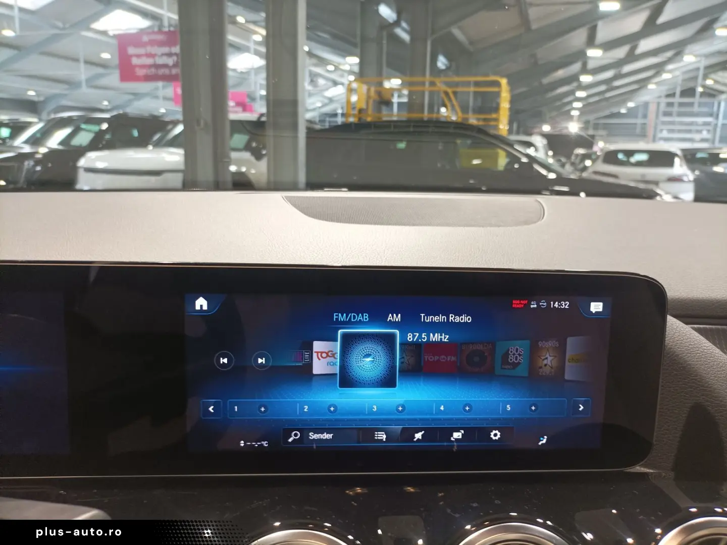 MERCEDES-BENZ GLA 200 d Progressive 4M LED Navi Pano SHZ CAM