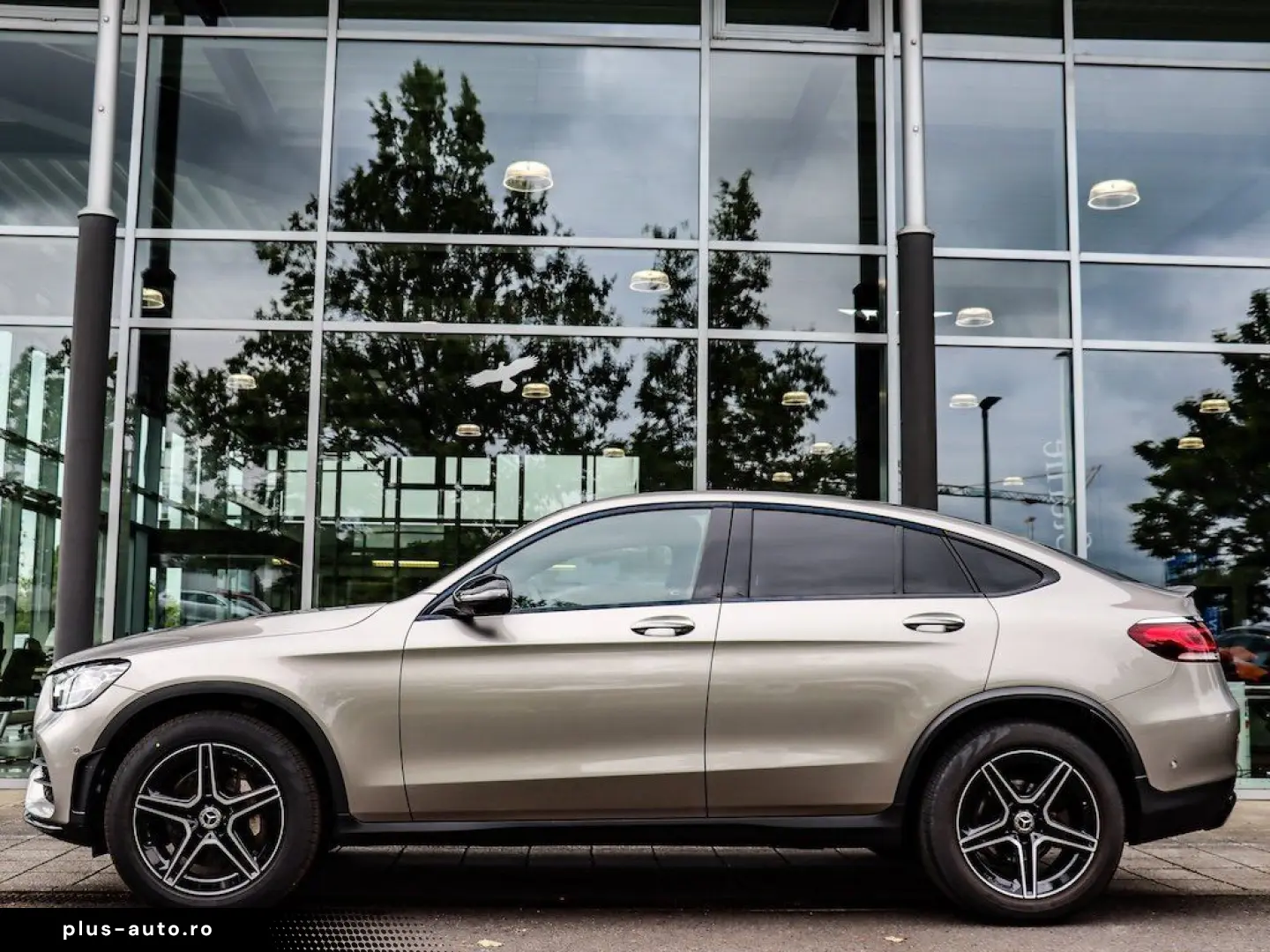 MERCEDES-BENZ GLC 300 d 4M Coupé AMG Air-Body Tempomat HUD