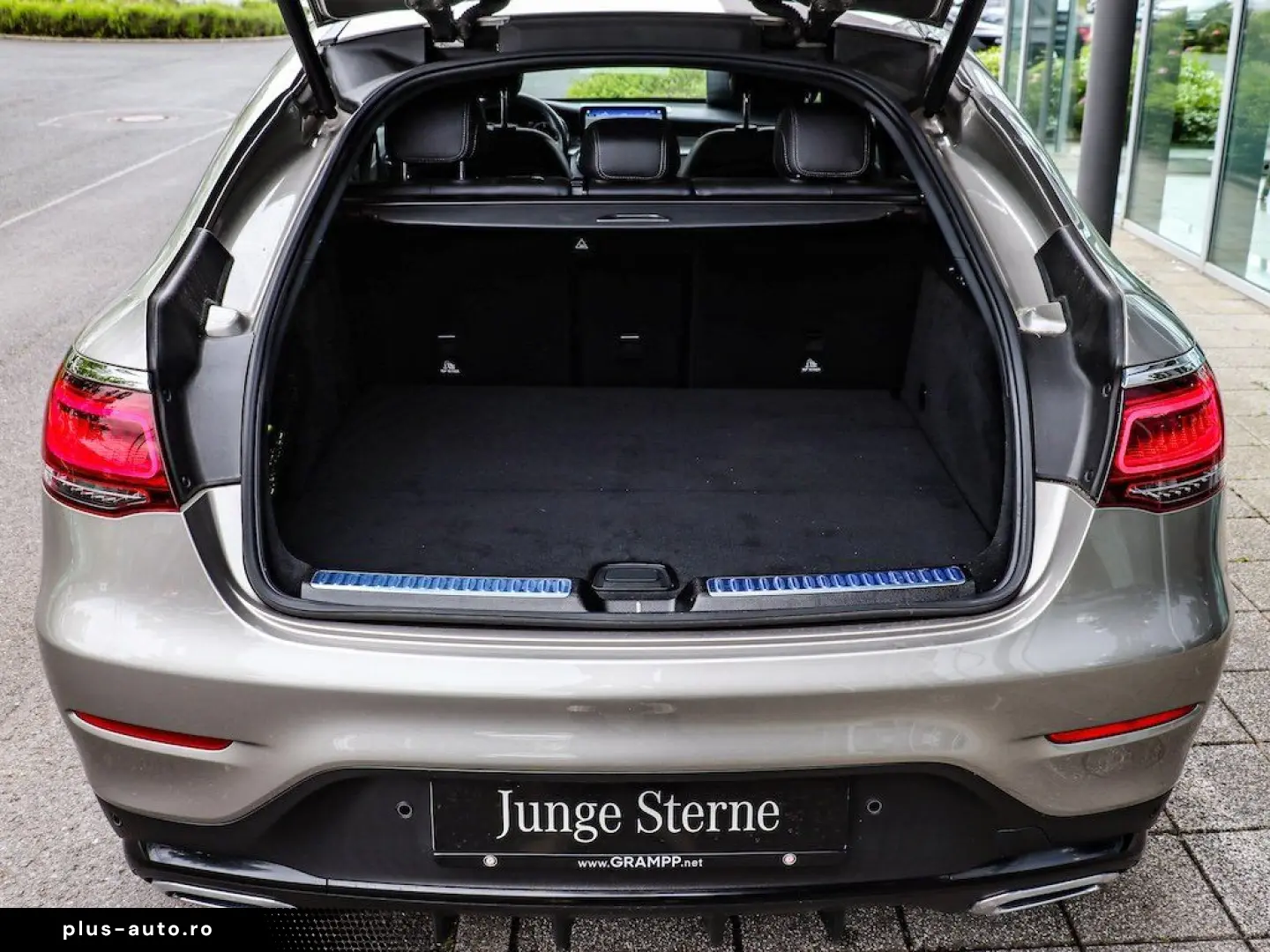 MERCEDES-BENZ GLC 300 d 4M Coupé AMG Air-Body Tempomat HUD