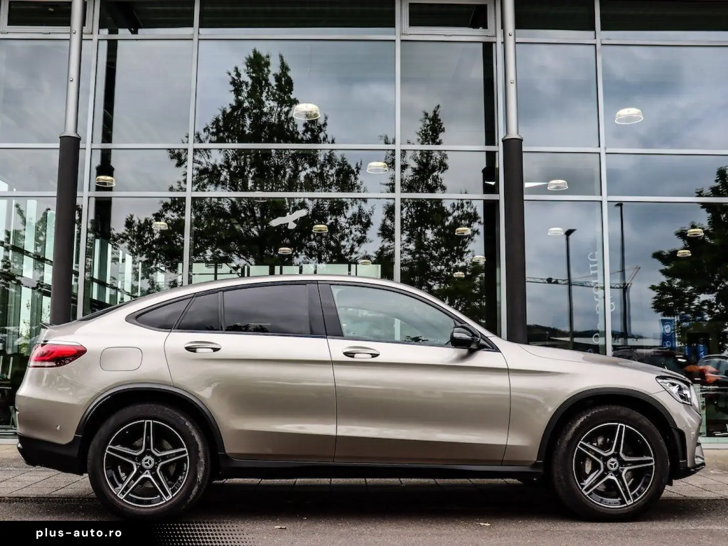 MERCEDES-BENZ GLC 300 d 4M Coupé AMG Air-Body Tempomat HUD
