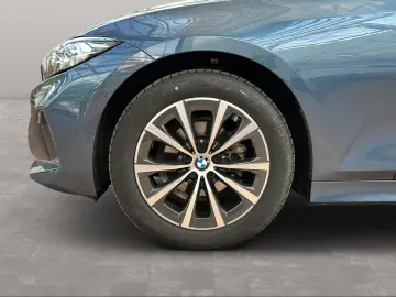 BMW 318i Limousine Navi Kamera Sportsitze HiFi