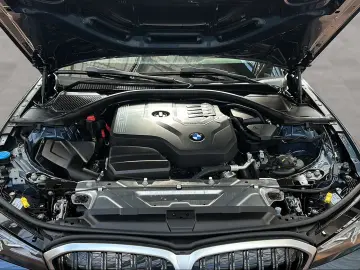 BMW 318i Limousine Navi Kamera Sportsitze HiFi
