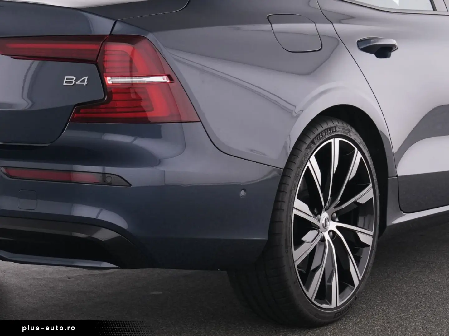 VOLVO S60 B4 PLUS DARK FAP HKSOUND LICHTPAK