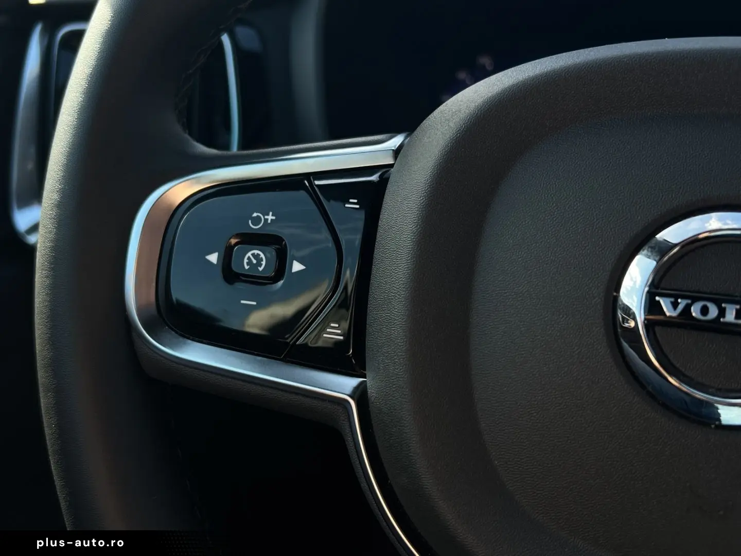VOLVO S60 Plus Dark ACC Schiebedach Keyless 360