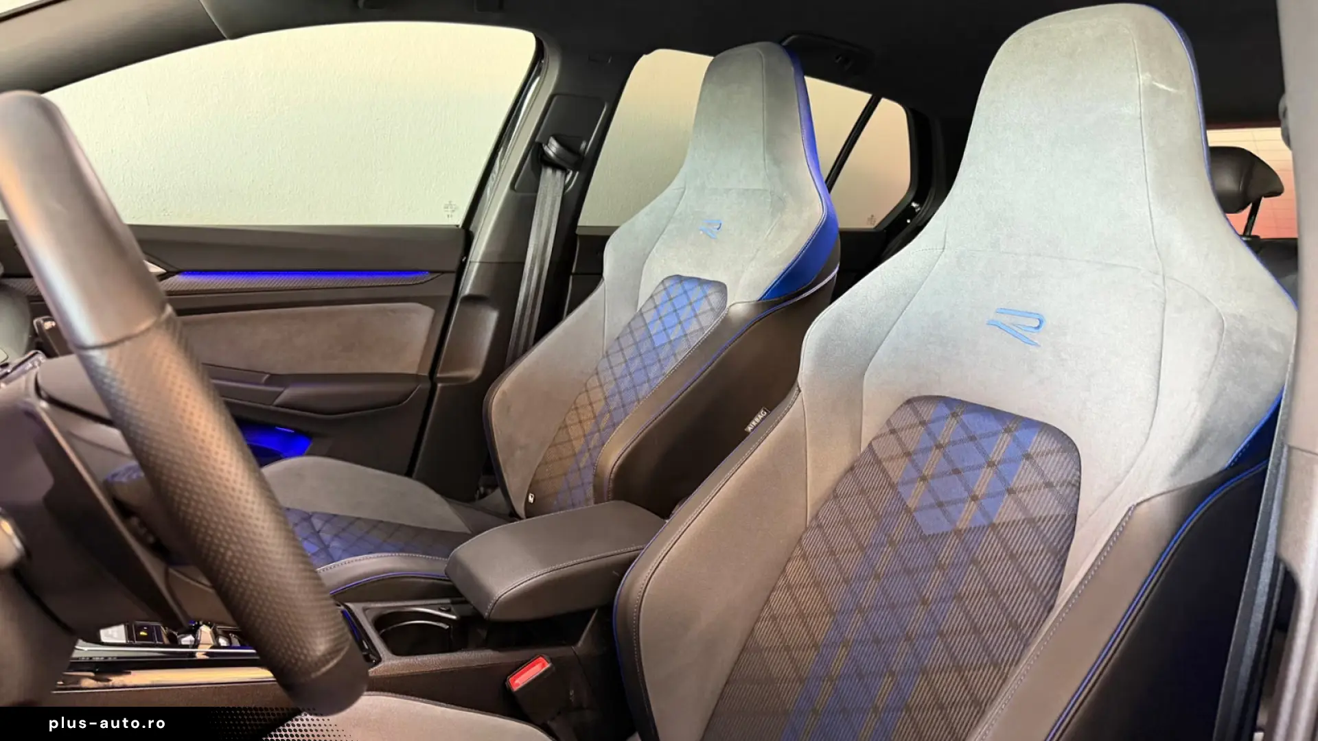 Volkswagen Golf R Black 2.0 TSI DSG – 333 CP  4Motion 4x4