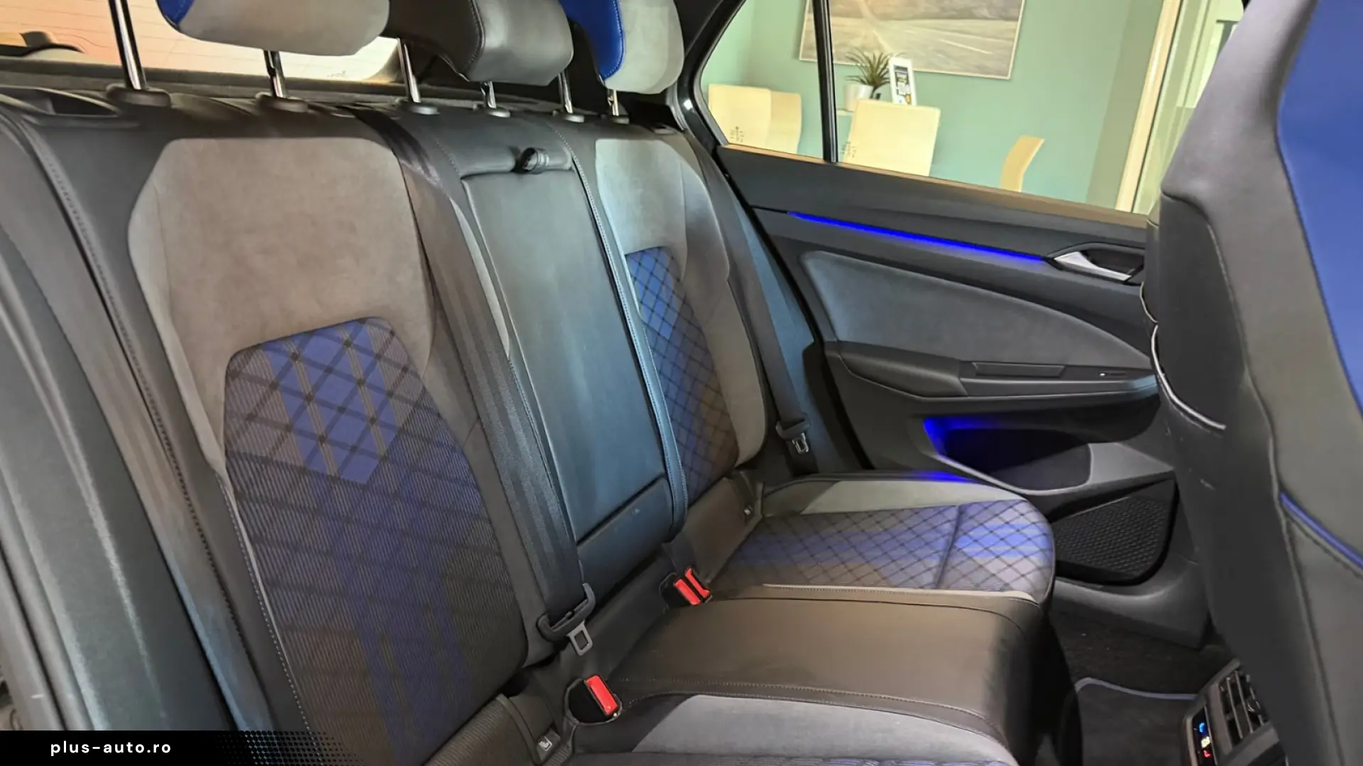 Volkswagen Golf R Black 2.0 TSI DSG – 333 CP  4Motion 4x4