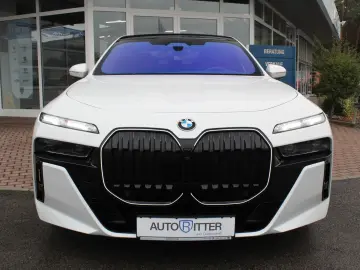 BMW 740 M Sport Pano CarPlay Iconic Glow B&W Sound
