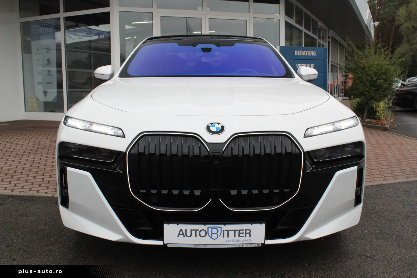 BMW 740 M Sport Pano CarPlay Iconic Glow B&W Sound