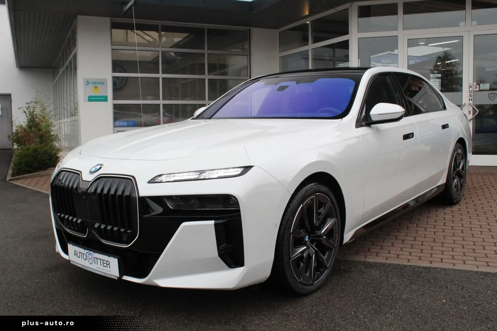 BMW 740 M Sport Pano CarPlay Iconic Glow B&W Sound