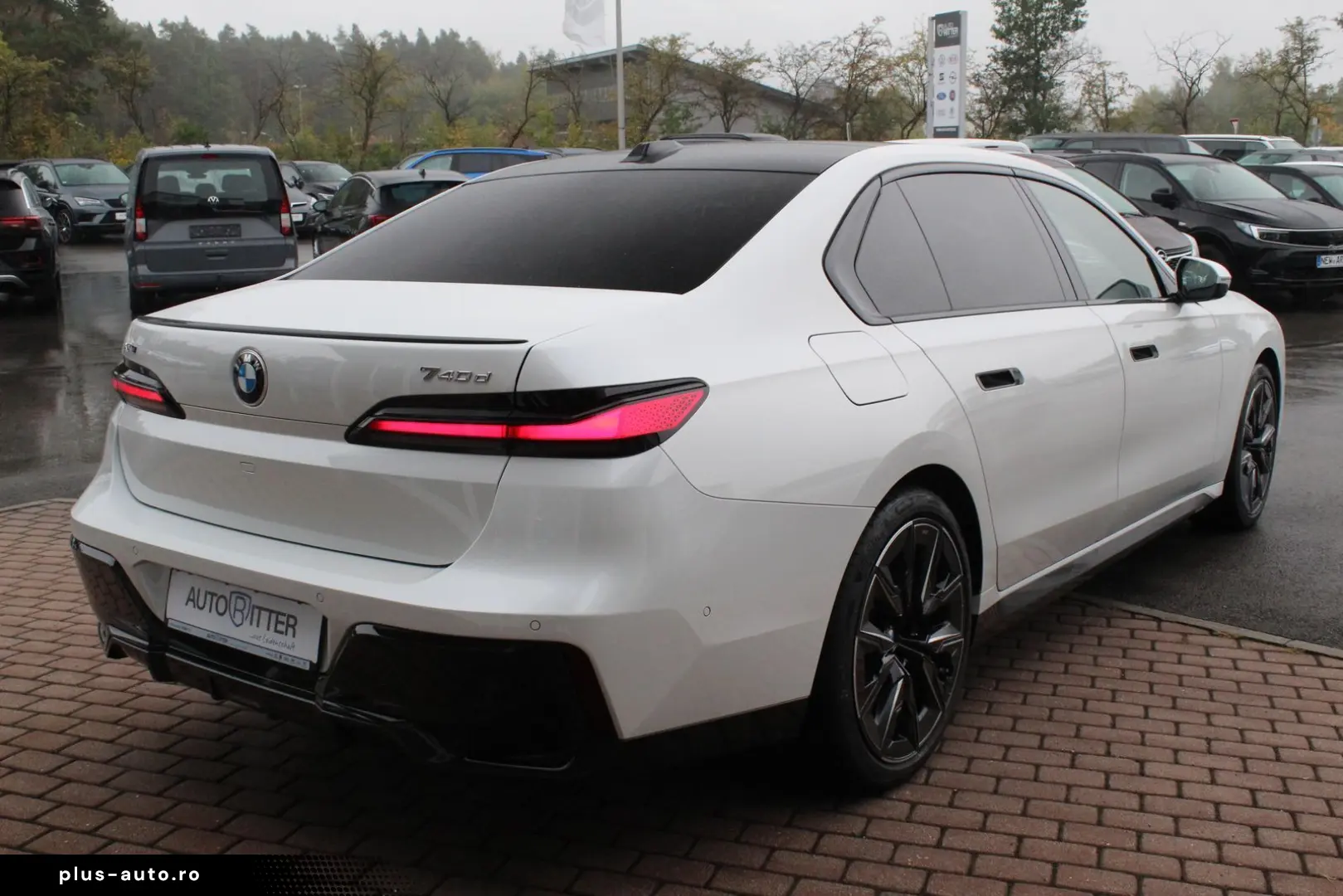 BMW 740 M Sport Pano CarPlay Iconic Glow B&W Sound