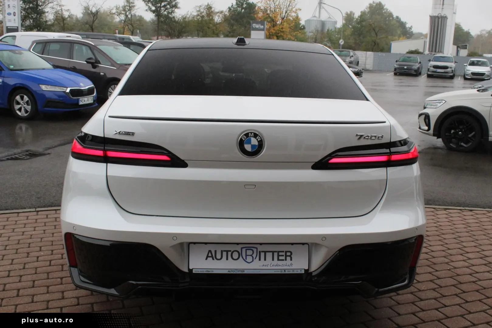 BMW 740 M Sport Pano CarPlay Iconic Glow B&W Sound