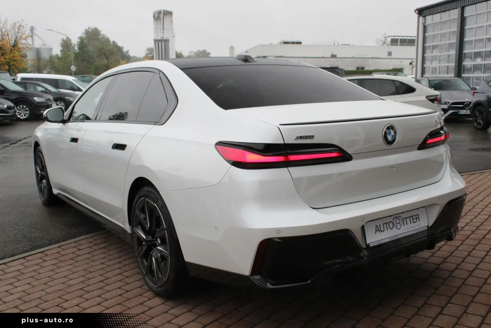 BMW 740 M Sport Pano CarPlay Iconic Glow B&W Sound