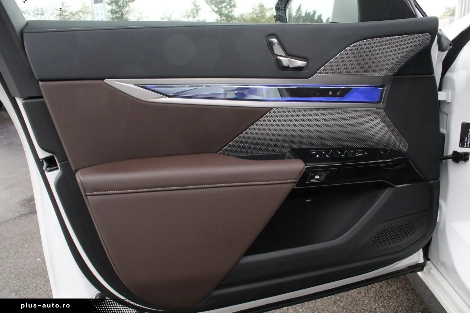 BMW 740 M Sport Pano CarPlay Iconic Glow B&W Sound