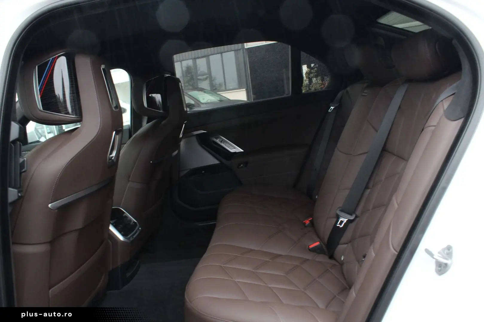 BMW 740 M Sport Pano CarPlay Iconic Glow B&W Sound