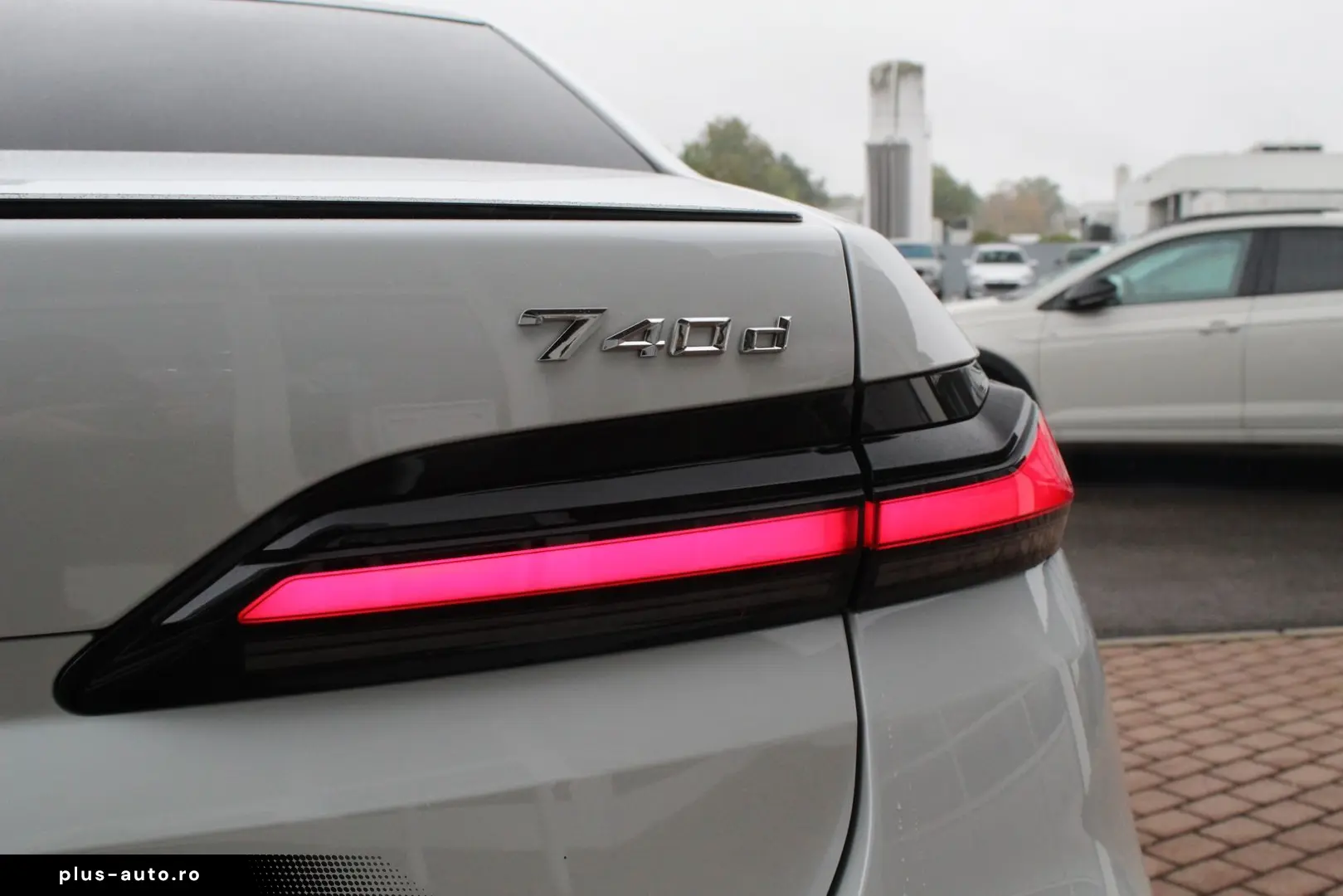 BMW 740 M Sport Pano CarPlay Iconic Glow B&W Sound
