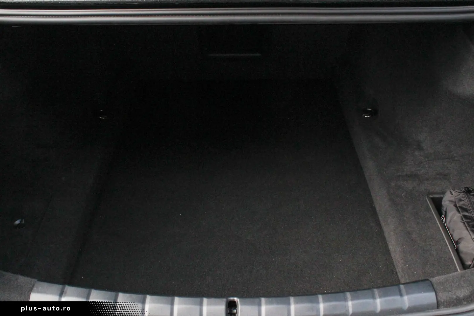 BMW 740 M Sport Pano CarPlay Iconic Glow B&W Sound