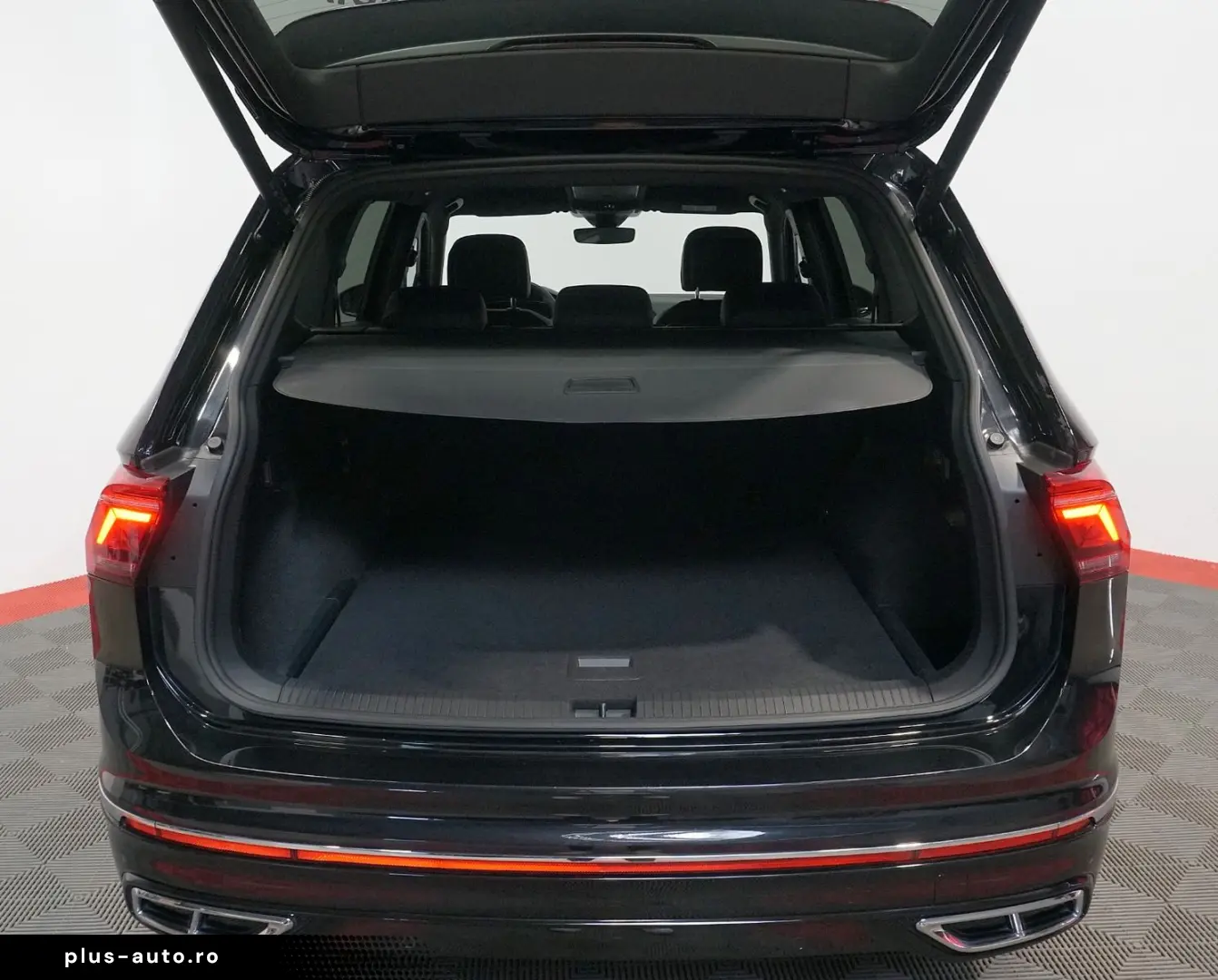 VW Tiguan Allspace 2.0 TSI R-Line 4Motion