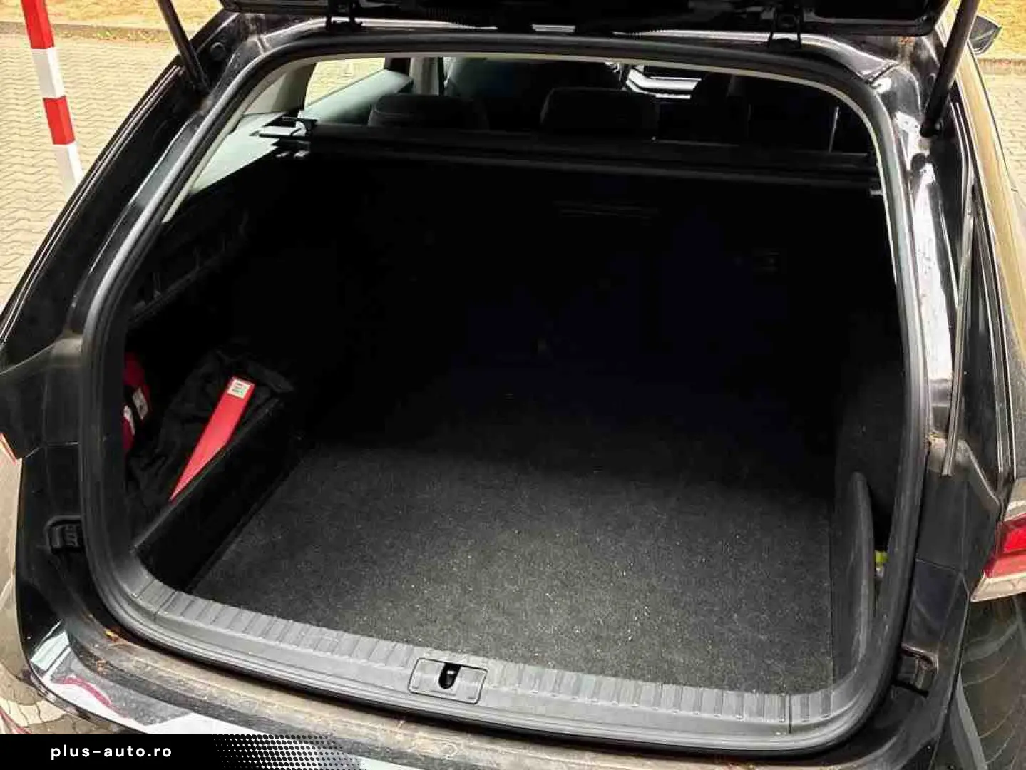SKODA Octavia Combi 2.0 TDI Ambition NAVI LED