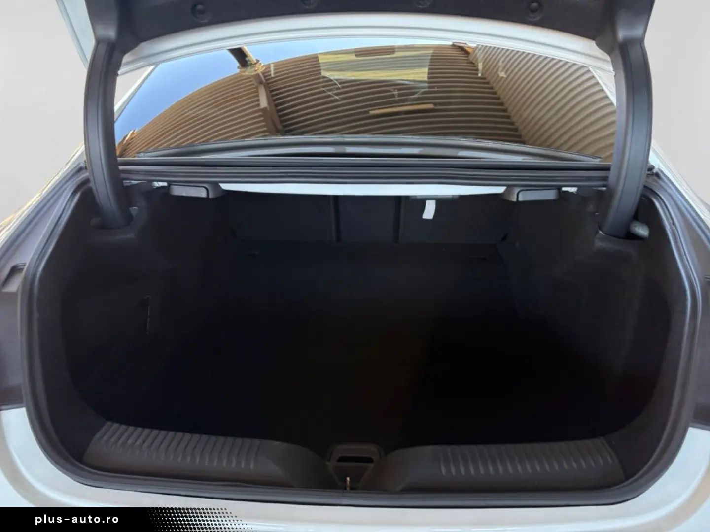 MERCEDES-BENZ CLS 220d AMG NIGHT MBEAM AMBI DISTR  360  SHZ