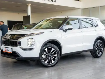 Mitsubishi Outlander PHEV 2.4L 4WD AT Inform