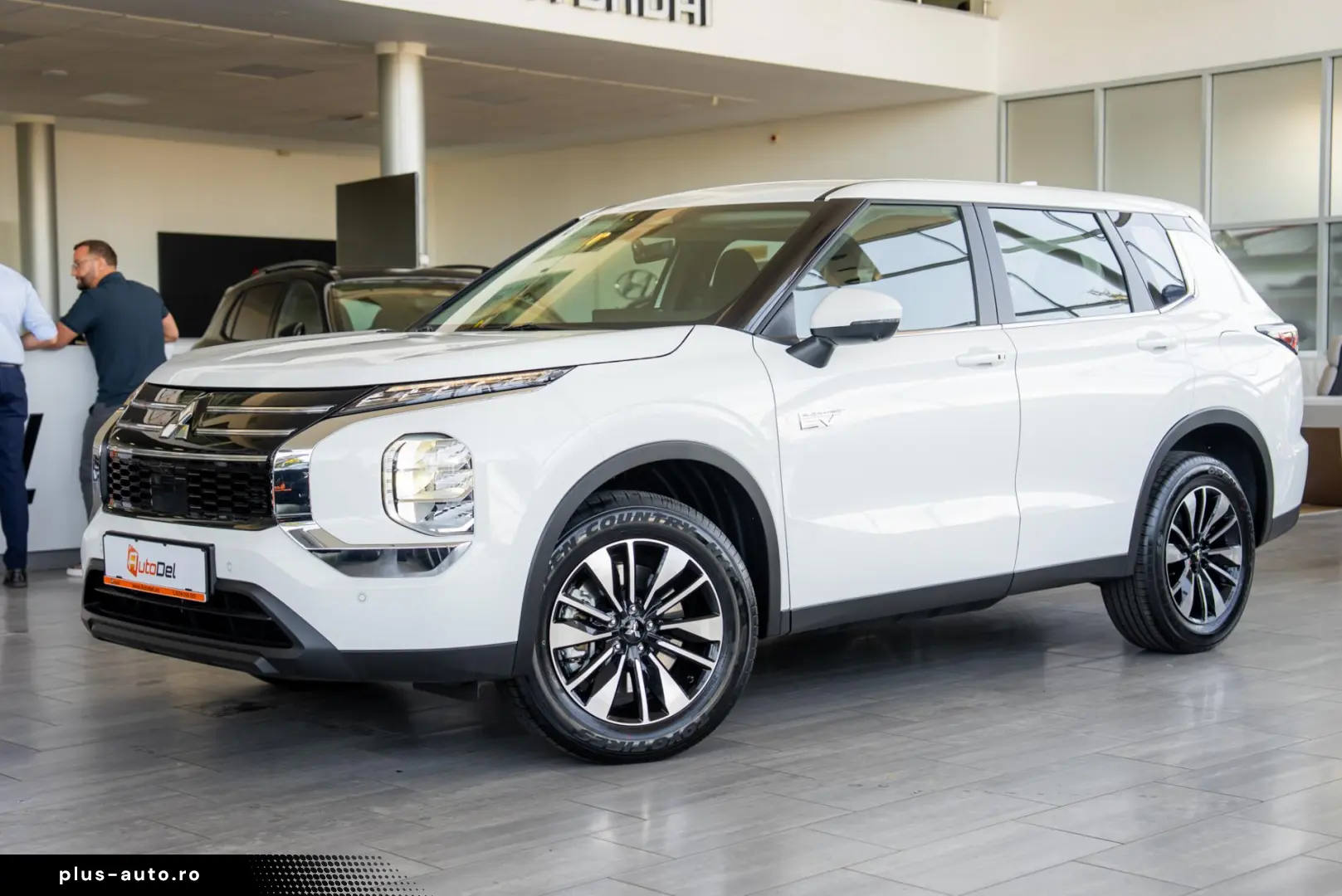 Mitsubishi Outlander PHEV 2.4L 4WD AT Inform