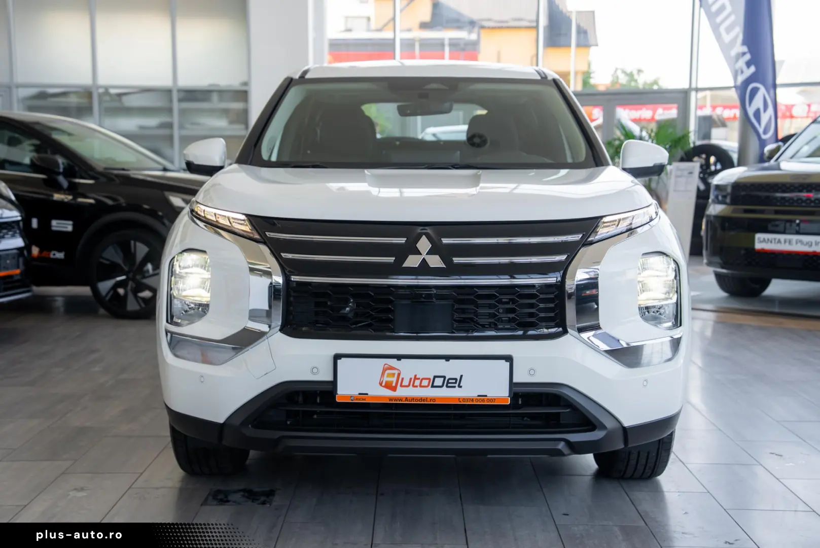 Mitsubishi Outlander PHEV 2.4L 4WD AT Inform