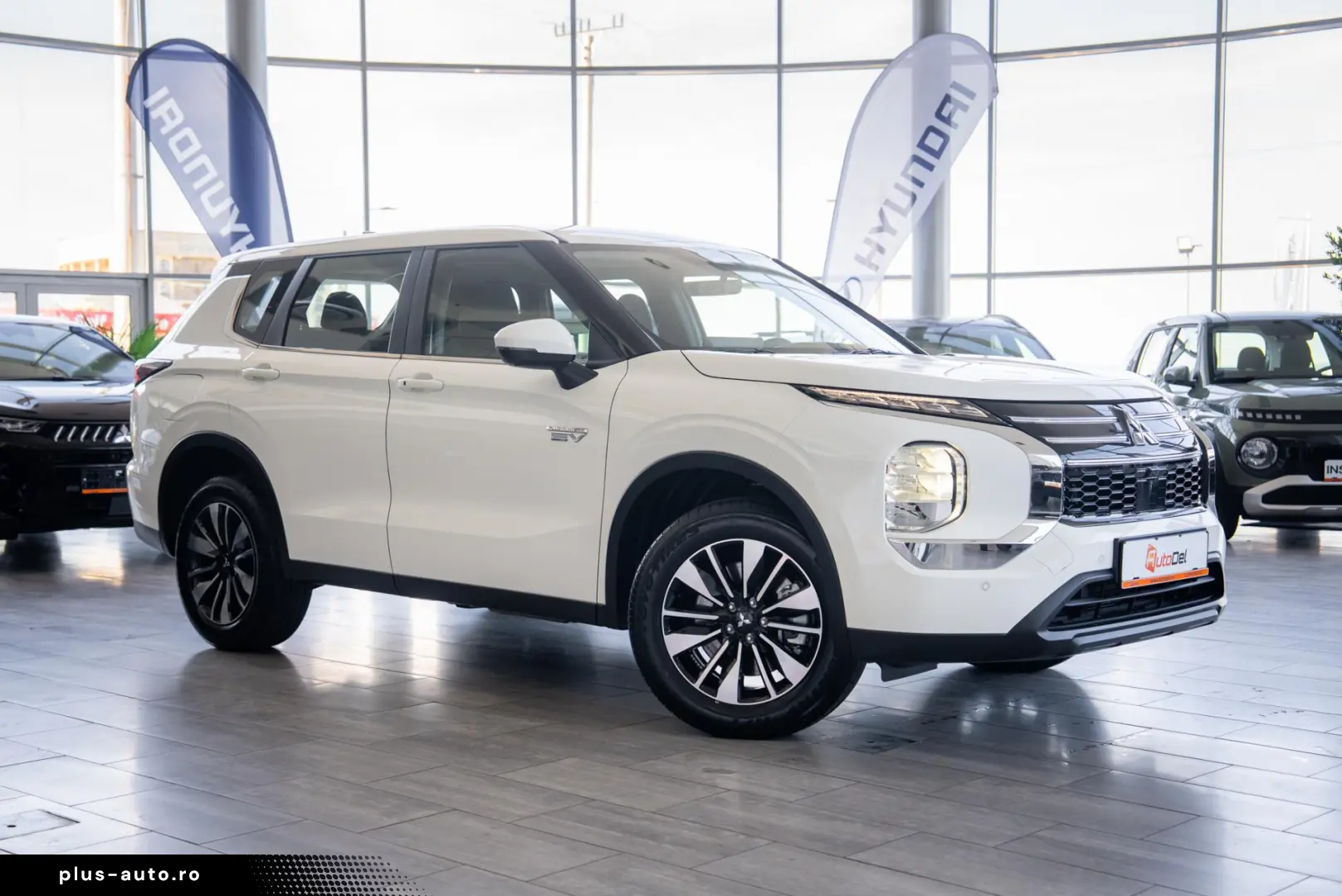 Mitsubishi Outlander PHEV 2.4L 4WD AT Inform