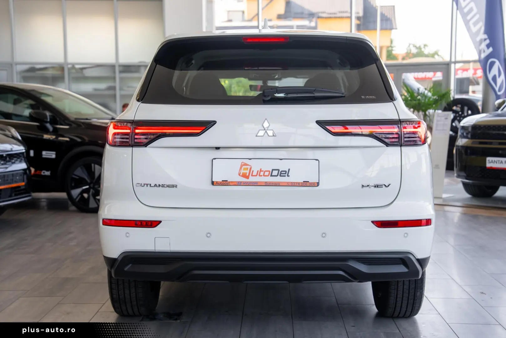 Mitsubishi Outlander PHEV 2.4L 4WD AT Inform