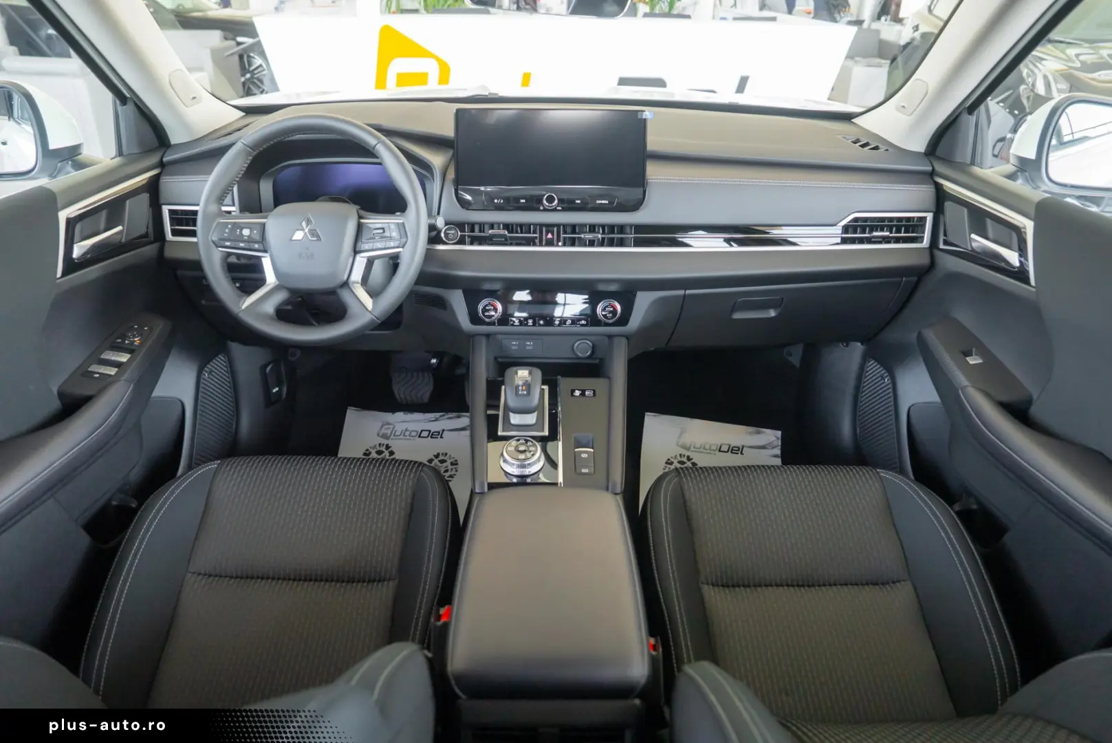 Mitsubishi Outlander PHEV 2.4L 4WD AT Inform