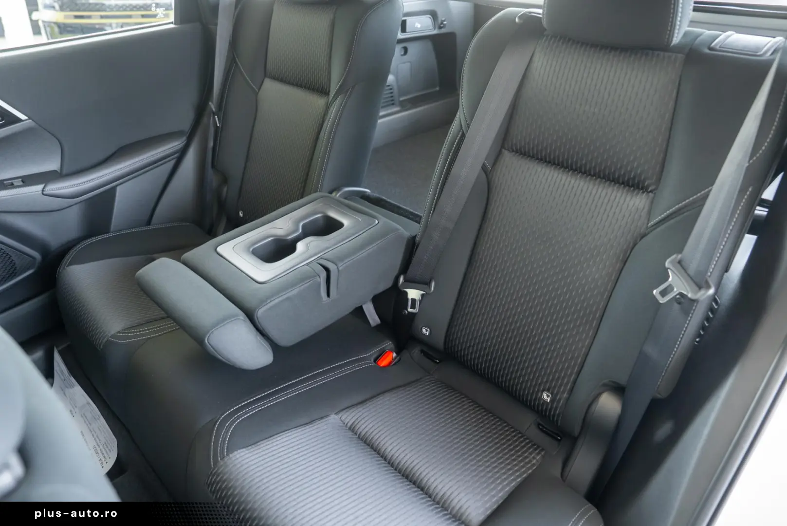 Mitsubishi Outlander PHEV 2.4L 4WD AT Inform