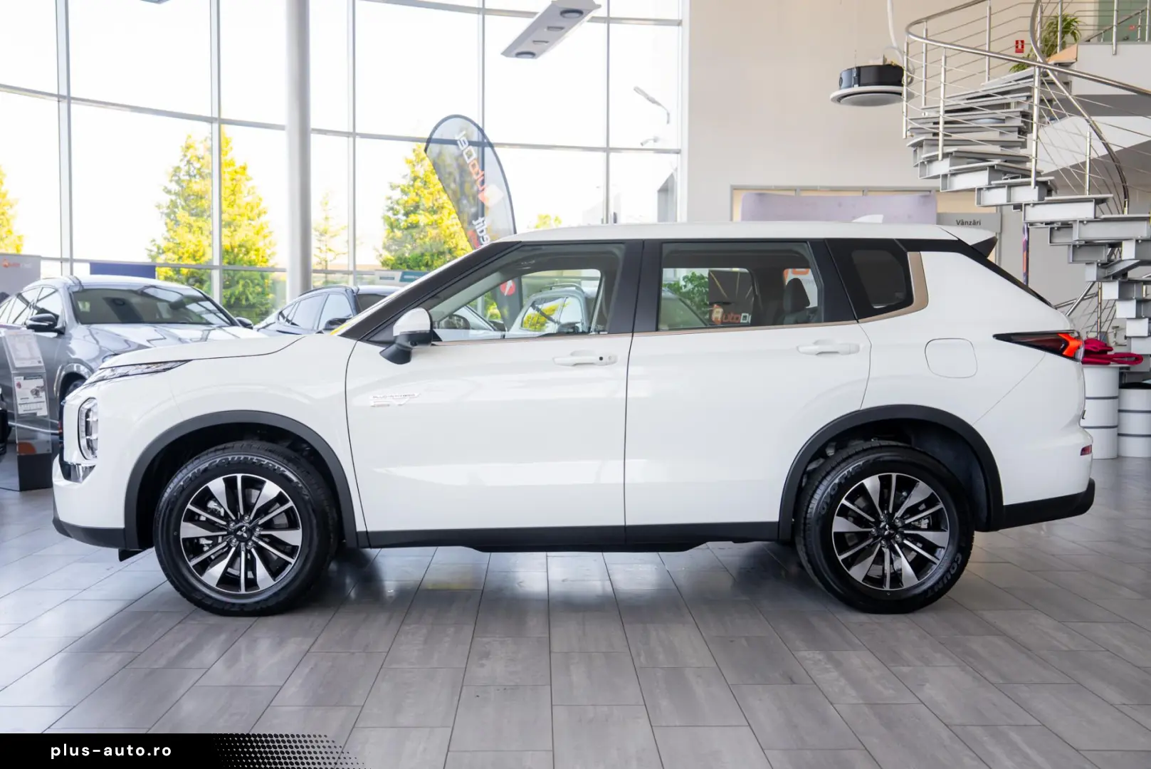 Mitsubishi Outlander PHEV 2.4L 4WD AT Inform