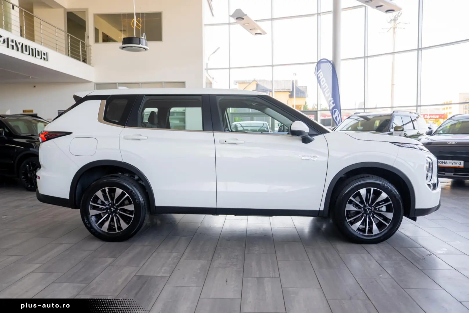 Mitsubishi Outlander PHEV 2.4L 4WD AT Inform